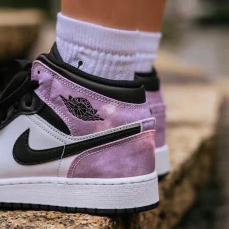 Jordan 1 Mid Zen Mater with extra laces inside