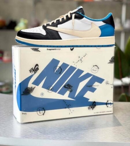 Jordan Travis Scott Fragment low with same box extra laves inside