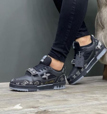 Louis Vuitton Trainer Sneakers Black Premium