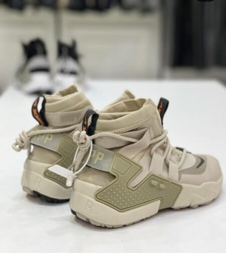 Nike Air Huarache Gripp Desert Sand