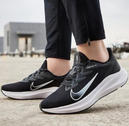 Nike Zoom Winflo 7 Running shoes Black white