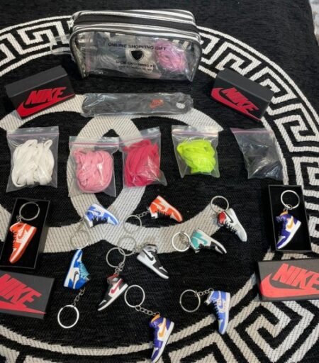 SHOES KIT ( 1 PCS KEYCHAIN + 3 ANY COLOUR LACES + SHOE ON + KIT POUCH - )